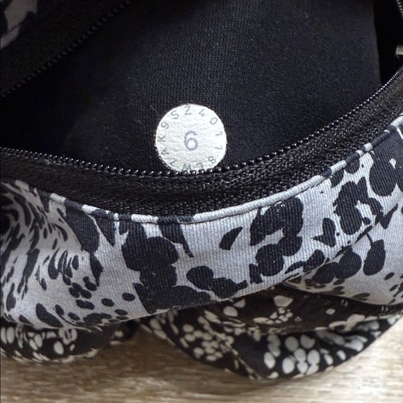 Lululemon Size 6 Athletica Speckled Black and Gray Athletic Shorts - Picture 3 of 6